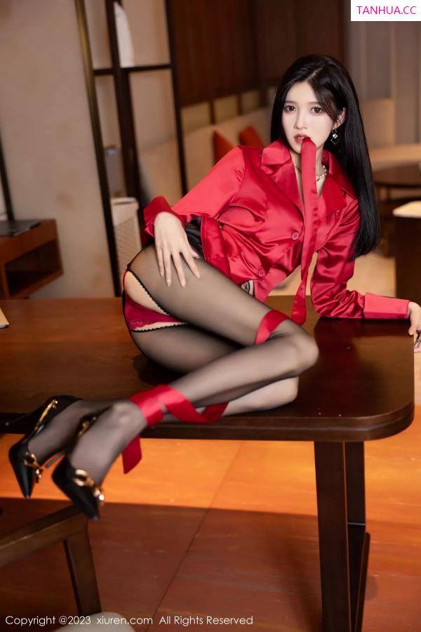 程程程  [XiuRen]高清写真图 2023.12.01 No.7750 程程程- 黑丝美腿第15张图片